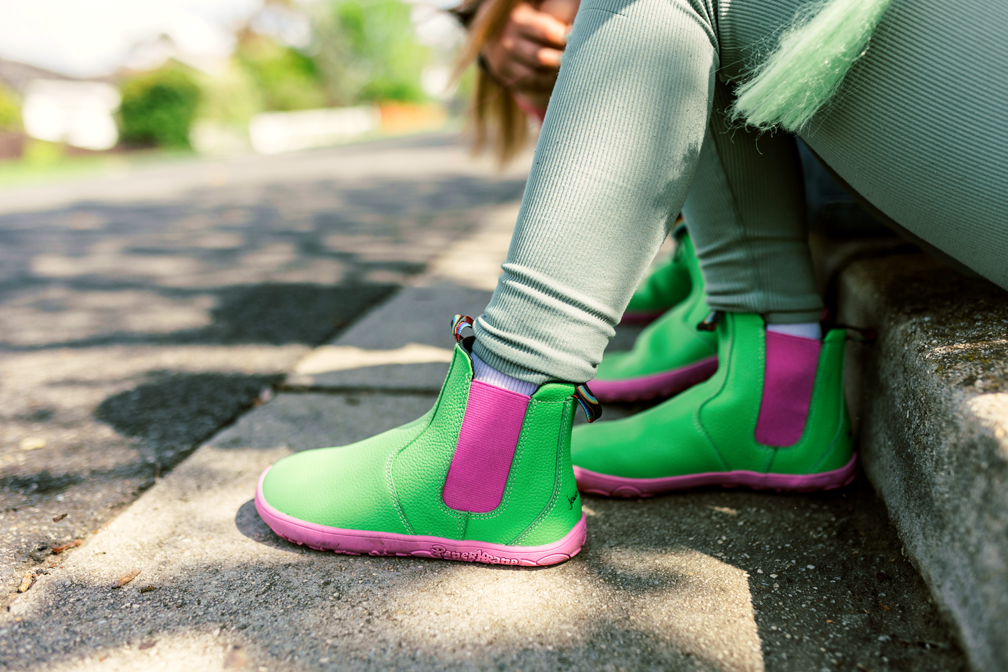 EMERALD BOOTS KIDS SITTING