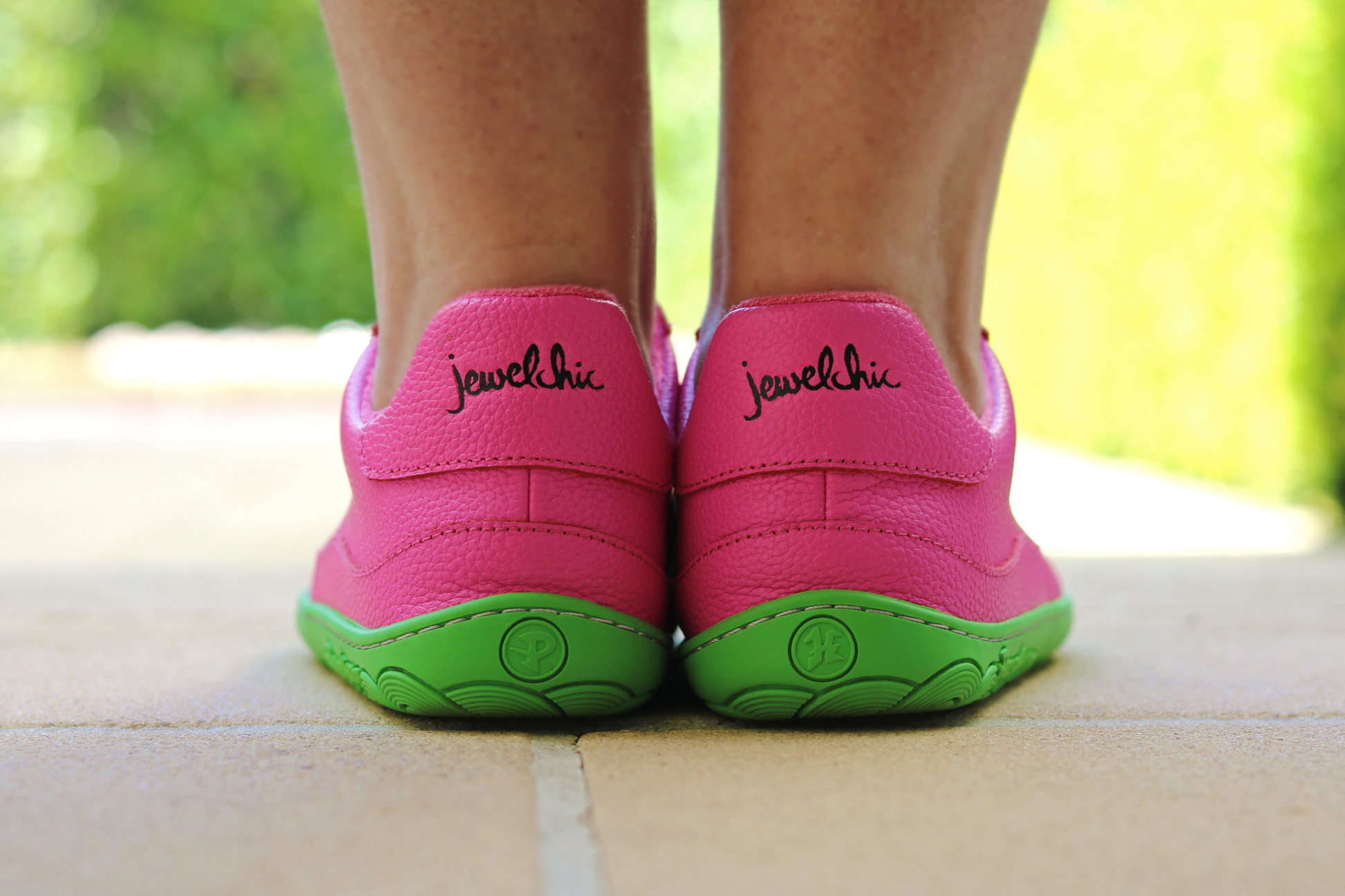 BUBBLE LOW SNEAKERS FROM THE BACK ON JEWELCHIC'S LEGS